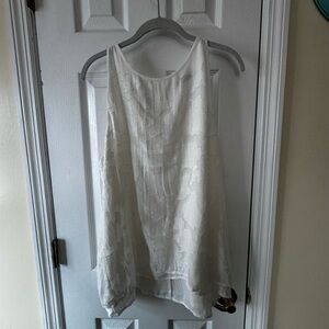 2 Dalia Tops gray and white